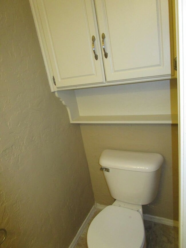 Building Photo - Move in Ready 3 or 4 bedroom