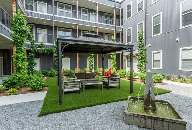 Building Photo - 111 E 4th St