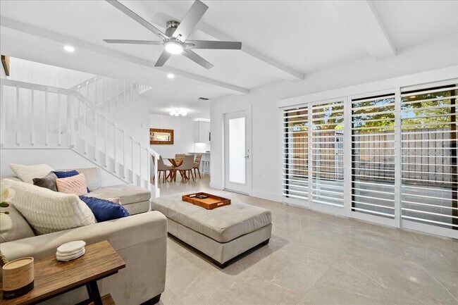 Building Photo - 709 7th Ln