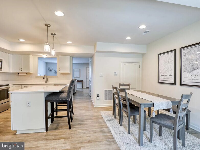 Building Photo - 658 Thumper Dr