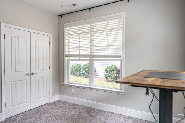 Building Photo - 153 Keowee Cir