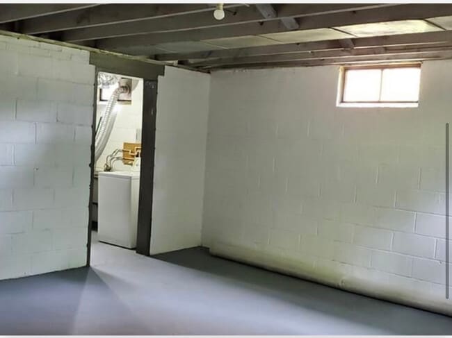 Washer & Dryer inside Private Basement - 1184 Sunset Dr