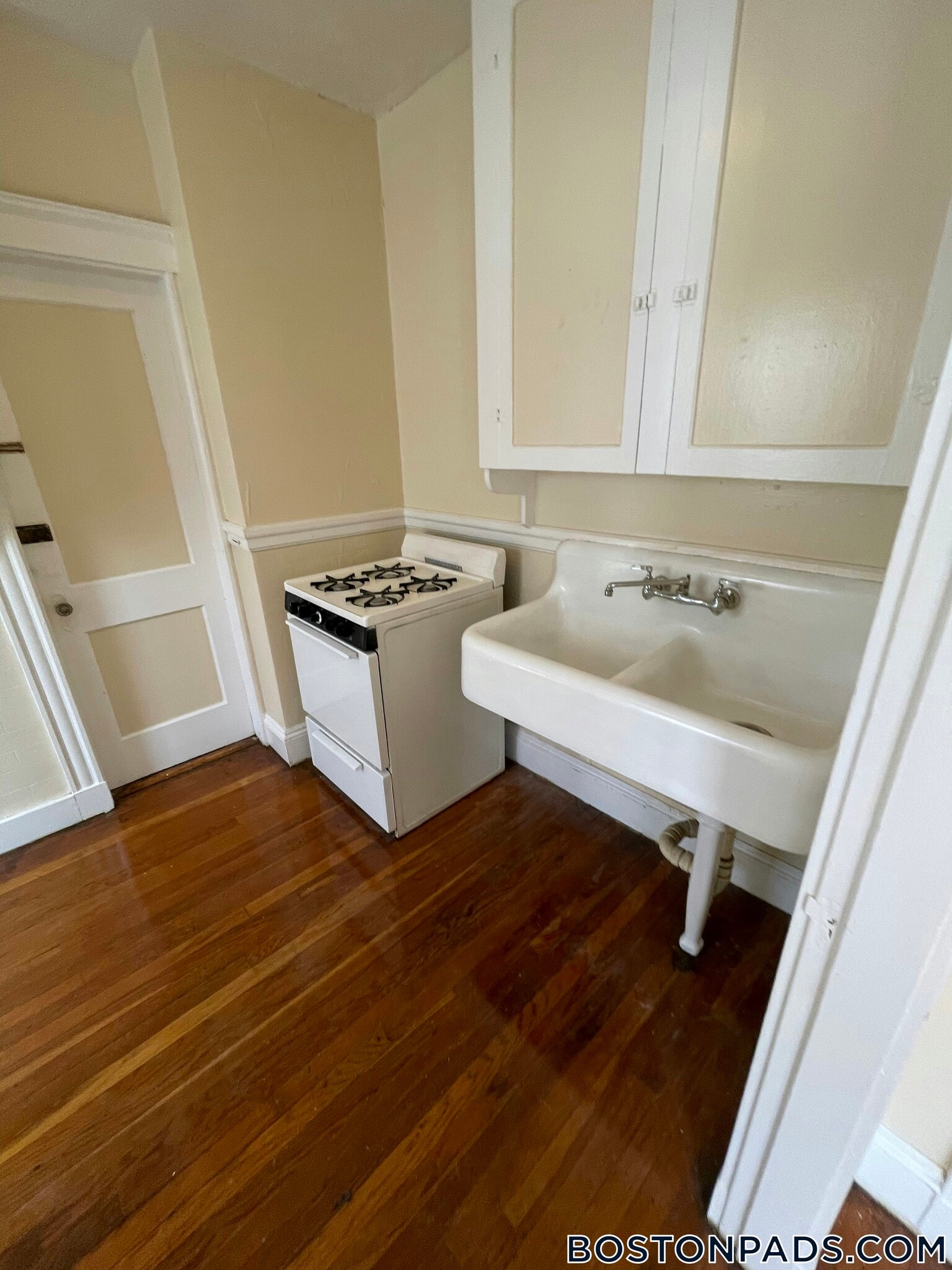 Building Photo - 38 Estes St