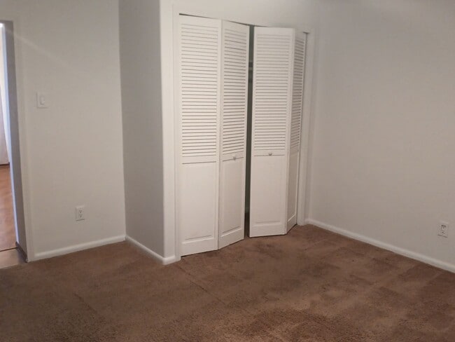 Building Photo - 2-bedroom, 1-bathroom home located in the vibrant city of Albuquerque