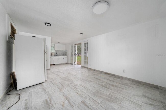 Building Photo - 6531 Hill Top Rd