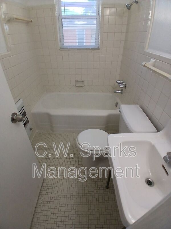 Building Photo - 3019 Avon St