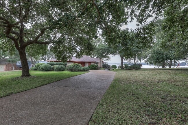 Building Photo - 10725 Joann St