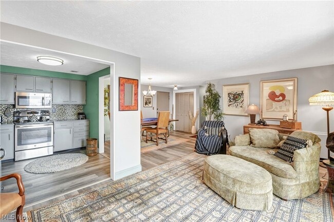 Building Photo - 10301 Lake Ave