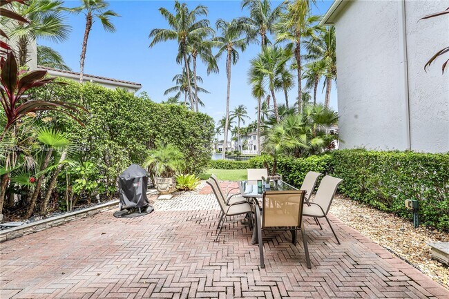 Building Photo - 3015 NE 208th St