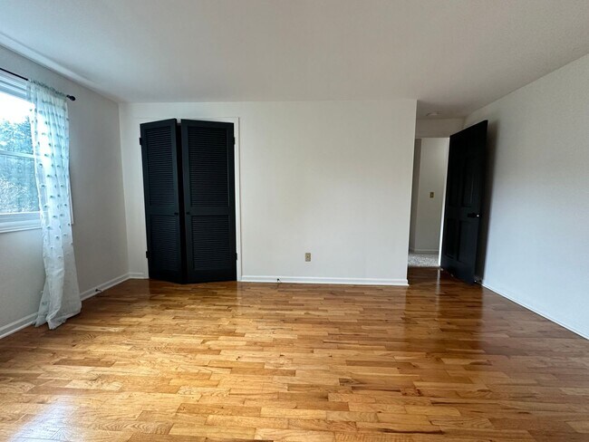 Building Photo - Four Bedroom Two and a Half Bath home avai...