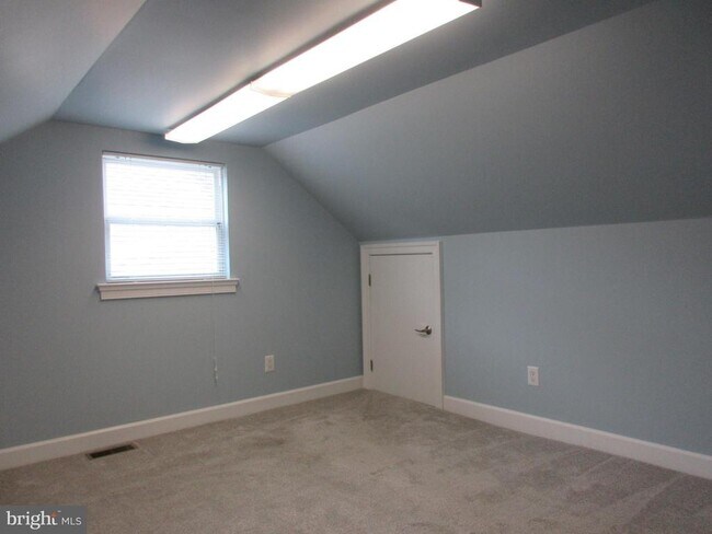 Building Photo - 10 N Stiles Ave