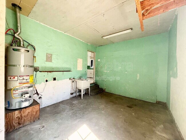 Building Photo - 1531 Marguerite St