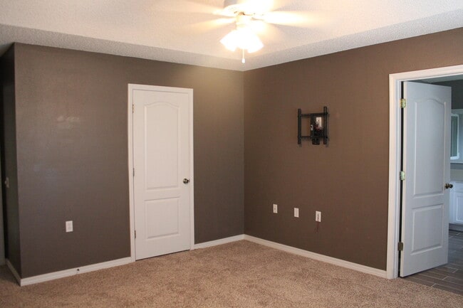 Building Photo - 6476 Sailport Cove