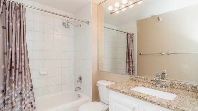 Building Photo - 345 N La Salle Dr