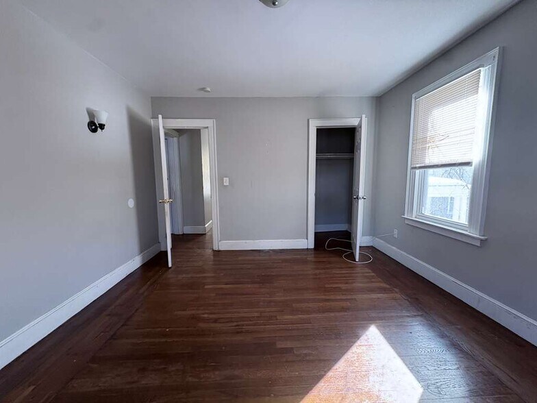 Building Photo - 240 Fountain St