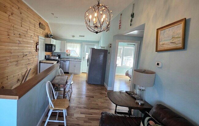 Building Photo - 33 Oceanside Dr