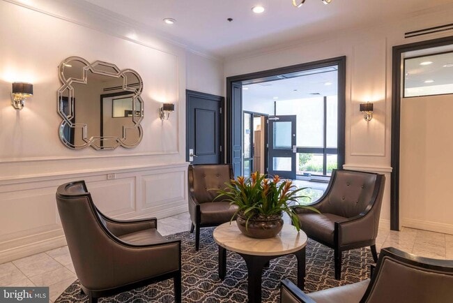 Building Photo - 2001 Hamilton St