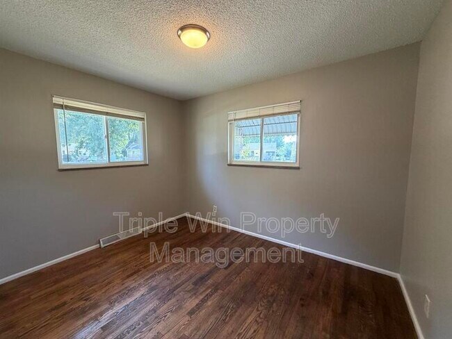 Building Photo - 675 Lilac Dr