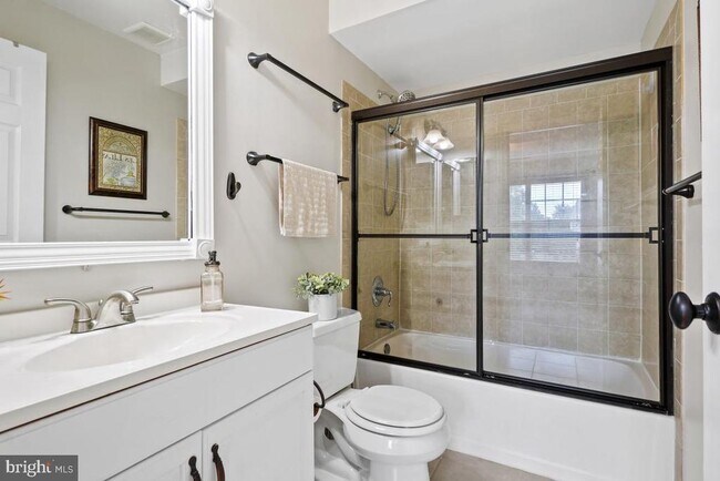 Building Photo - 8095 Lacy Dr