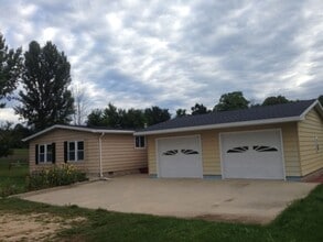 Building Photo - TWO BEDROOM HOME IN WILLIAMSBURG - GREAT L...