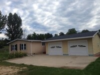 Building Photo - TWO BEDROOM HOME IN WILLIAMSBURG - GREAT L...