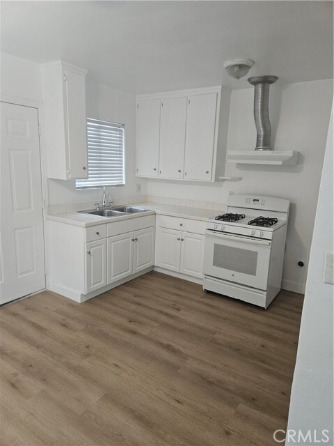 Building Photo - 1814 W Houston Ave