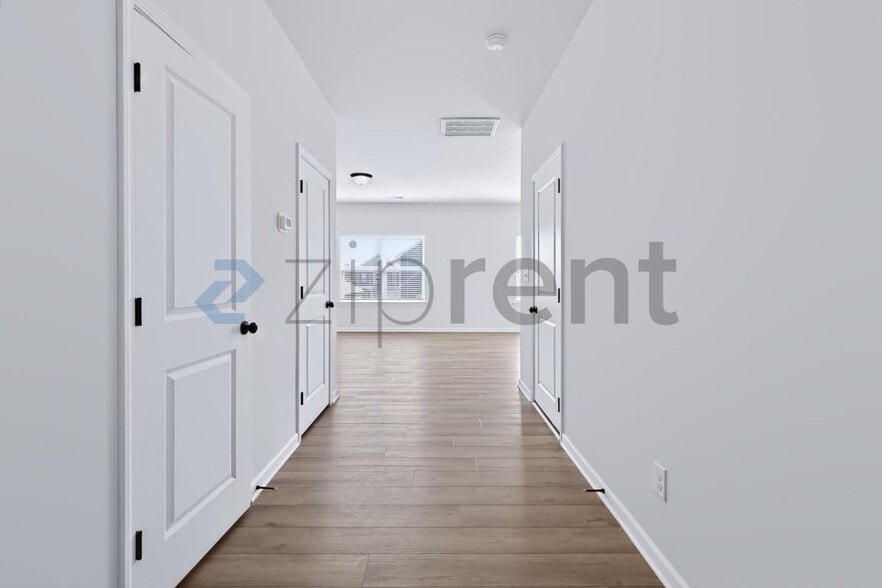 Building Photo - Unit