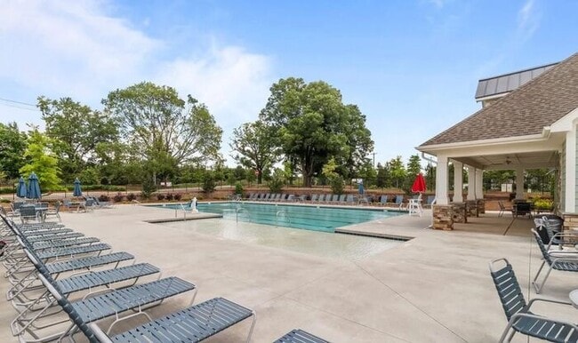 Building Photo - 3BR/2.5BA w/ Quartz Kitchen + Garage in North Charlotte