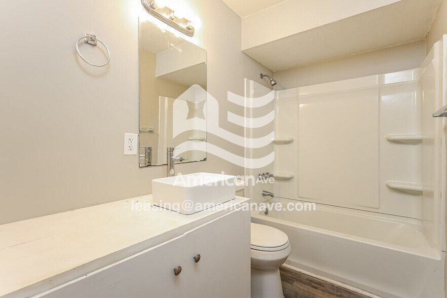 Building Photo - 1033 Quincy Dr