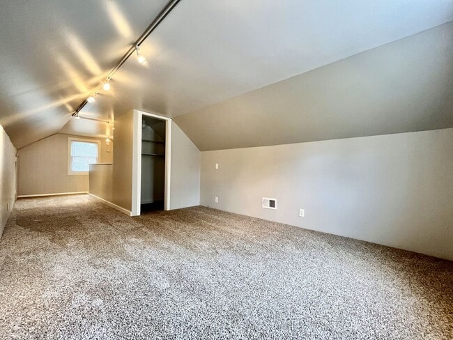 Building Photo - Three Bedroom Home in Northeast Grand Rapids