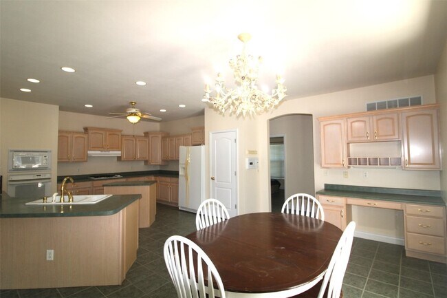 Building Photo - 320 Remington Way Dr