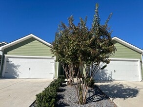 Building Photo - Luxury 3/2 Duplex in Seguin (Navarro ISD)