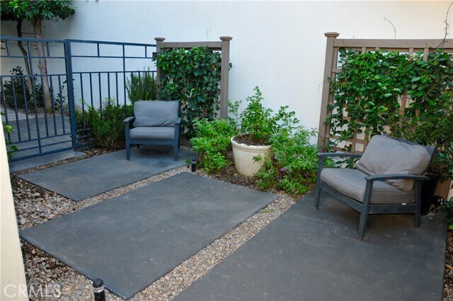 Building Photo - 24 Vía Helena