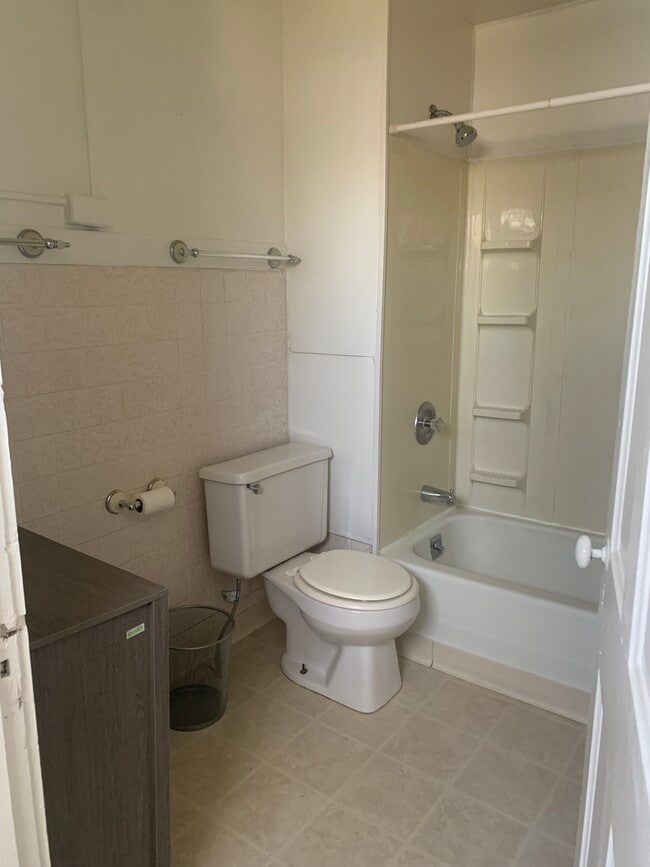 Building Photo - 618 N 5th St