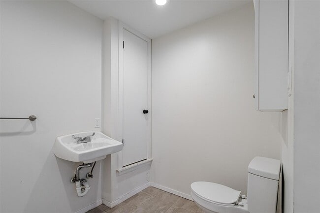 Building Photo - 2106 Lamplight Village Cir