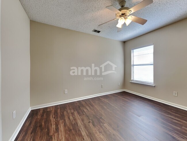 Building Photo - 945 Cherry Point Way