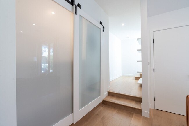 Building Photo - Stunning Views from Silver Lake Hillside Home for Rent with Spectacular Views