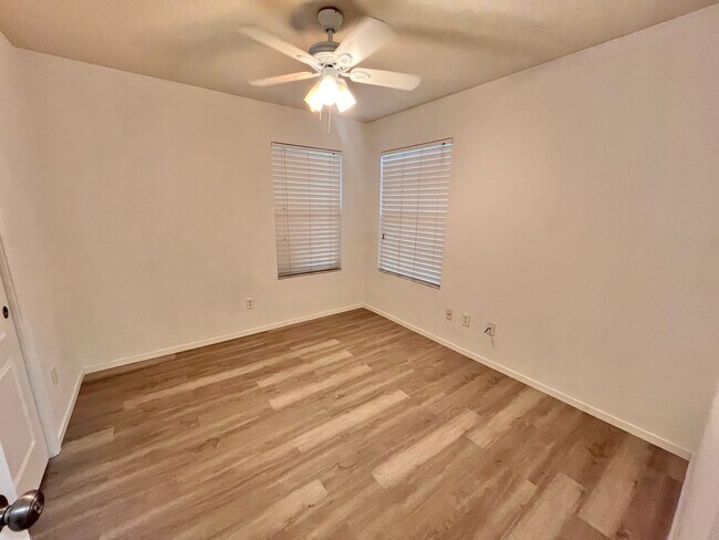 Building Photo - Charming 4 Bedroom, 2 Bath Home in a Quiet Neighborhood