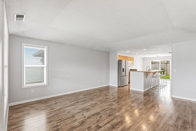 Building Photo - Beautiful 3 Bedroom, 2 Bath Home with Open Concept & Spacious Backyard