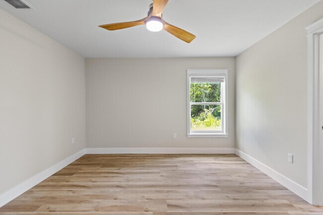 Building Photo - Modern Living Awaits!