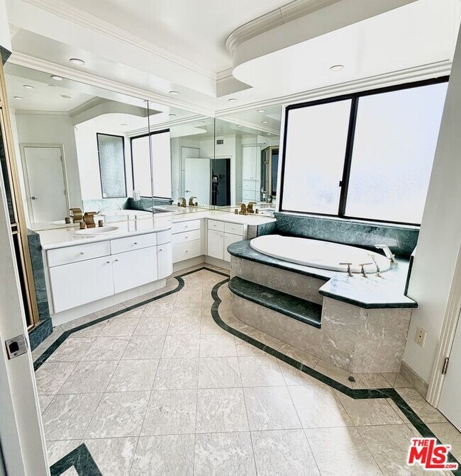 Building Photo - 121 Canon Dr