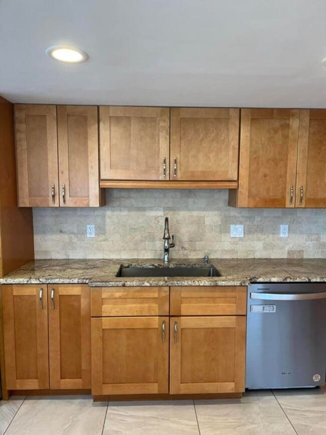 Building Photo - 155 Yacht Club Dr