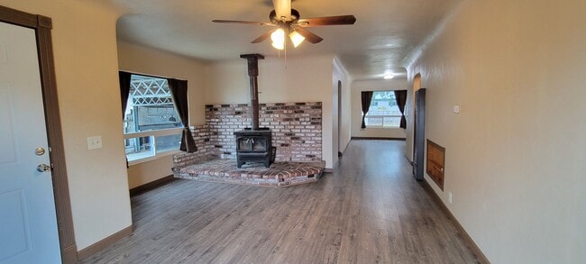 Building Photo - Anderson Home With Lots Of Character!  2 Bedroom 1 Bath With Carport and Shop