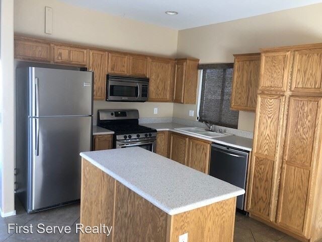 Building Photo - 3 br, 2.5 bath House - 3565 Terraza Mar Ave.