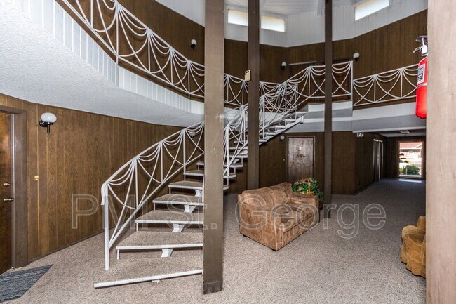 Building Photo - 210 E 600 S