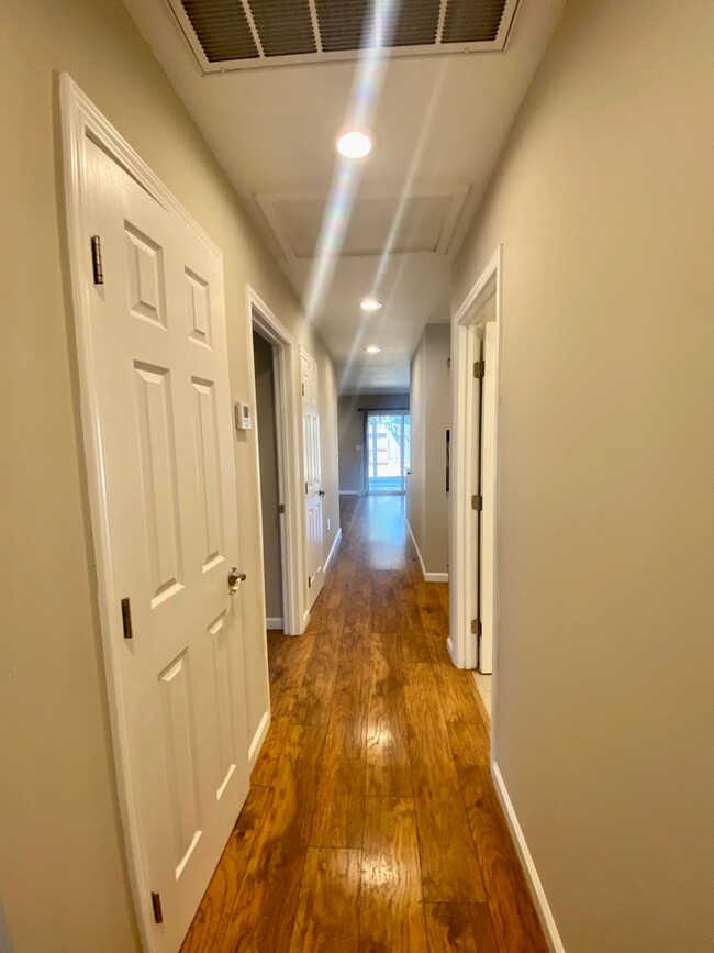 Building Photo - Cute and Cozy Updated 3 bedroom Home