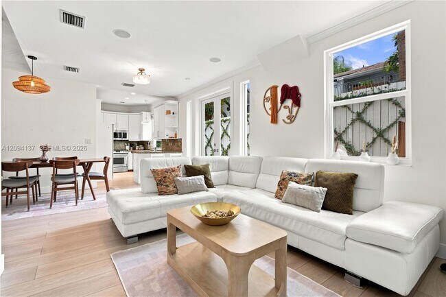 Building Photo - 3141 Peachy St