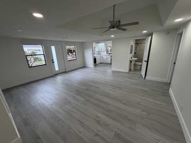 Building Photo - 539 Sunset Blvd