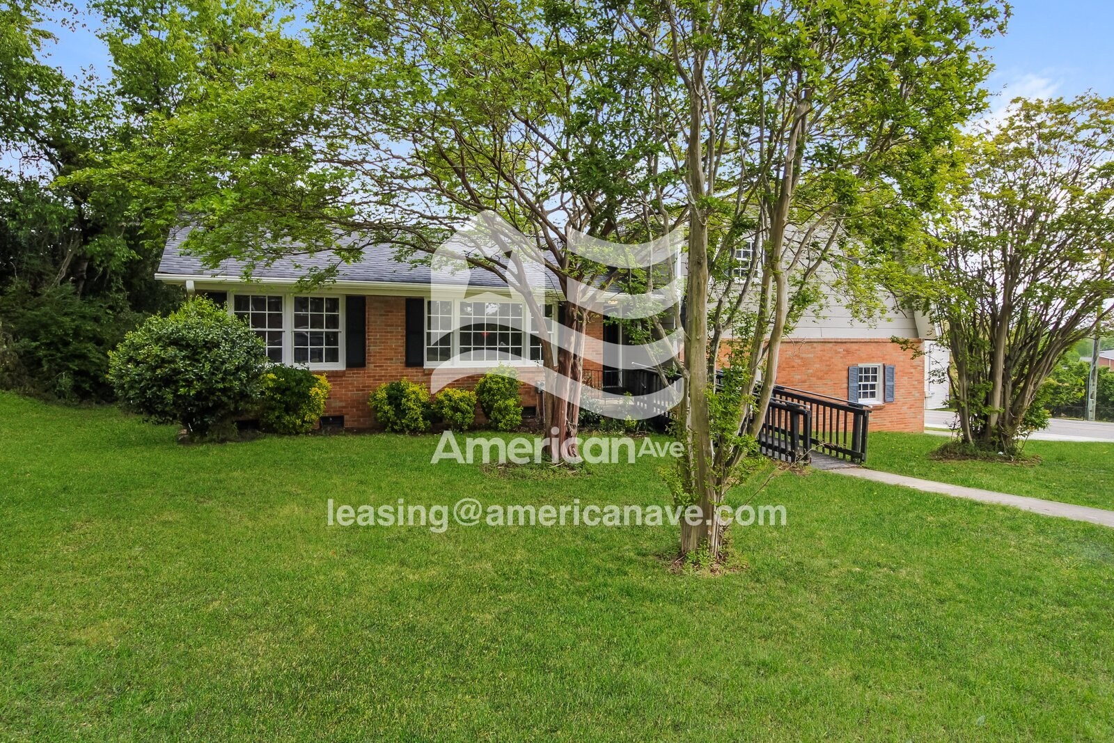 Building Photo - 2300 Oakcrest Rd