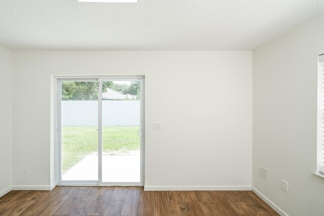 Building Photo - 1040 Dorado Dr